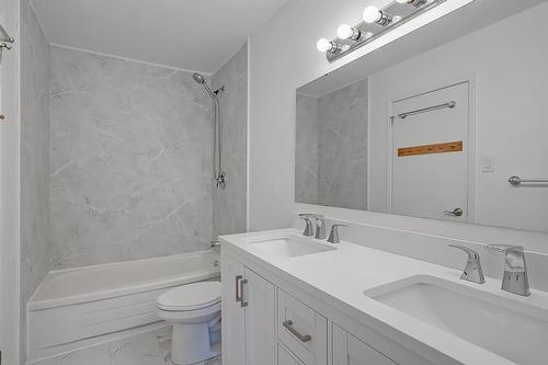 1427 Ester Drive, Burlington, ON - Indoor Photo Showing Bathroom
