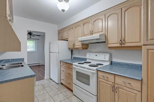 1427 Ester Drive, Burlington, ON - Indoor Photo Showing Kitchen With Double Sink