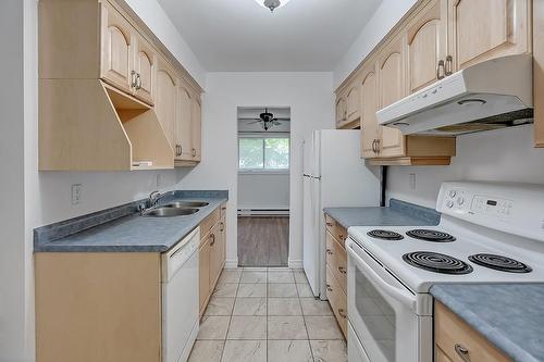 1427 Ester Drive, Burlington, ON - Indoor Photo Showing Kitchen With Double Sink