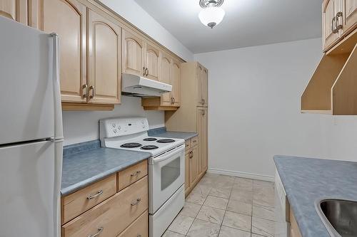 1427 Ester Drive, Burlington, ON - Indoor Photo Showing Kitchen