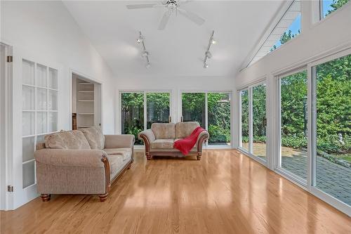 3189 Lansdown Drive, Burlington, ON - Indoor Photo Showing Living Room