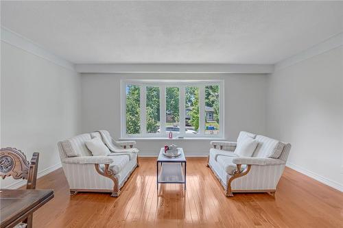 3189 Lansdown Drive, Burlington, ON - Indoor Photo Showing Living Room