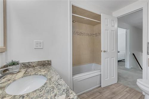 3189 Lansdown Drive, Burlington, ON - Indoor Photo Showing Bathroom