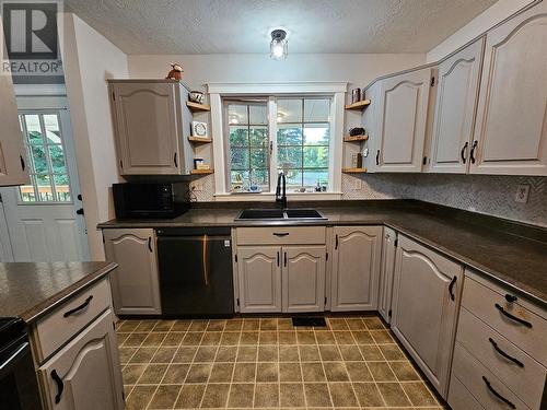 6561 Dokkie Subdivision, Chetwynd, BC - Indoor Photo Showing Kitchen With Double Sink