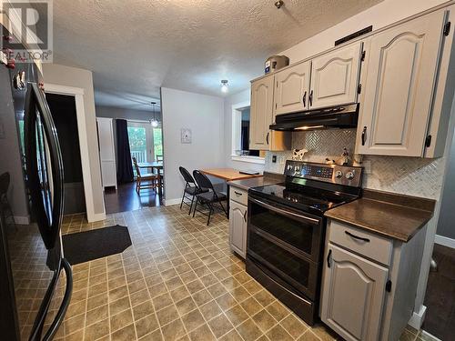 6561 Dokkie Subdivision, Chetwynd, BC - Indoor Photo Showing Kitchen