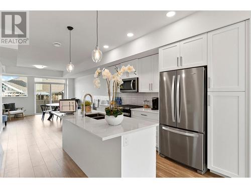 720 Valley Road Unit# 47, Kelowna, BC - Indoor Photo Showing Kitchen With Upgraded Kitchen