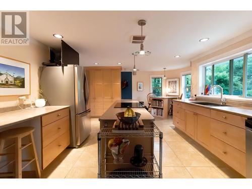 829 Prince George Pulpmill Road, Prince George, BC - Indoor Photo Showing Kitchen