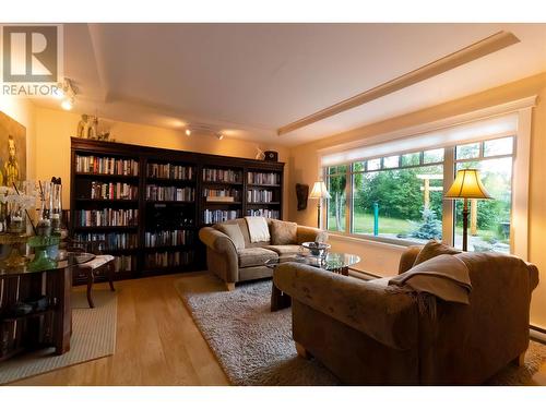 829 Prince George Pulpmill Road, Prince George, BC - Indoor Photo Showing Living Room