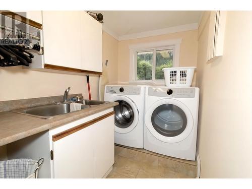 829 Prince George Pulpmill Road, Prince George, BC - Indoor Photo Showing Laundry Room