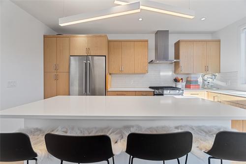 1-105 Predator Ridge Drive, Vernon, BC - Indoor Photo Showing Kitchen