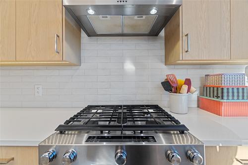 1-105 Predator Ridge Drive, Vernon, BC - Indoor Photo Showing Kitchen