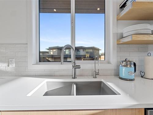1-105 Predator Ridge Drive, Vernon, BC - Indoor Photo Showing Kitchen With Double Sink