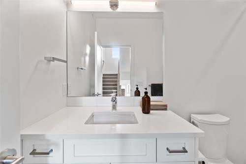 1-105 Predator Ridge Drive, Vernon, BC - Indoor Photo Showing Bathroom