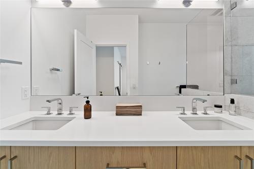 1-105 Predator Ridge Drive, Vernon, BC - Indoor Photo Showing Bathroom