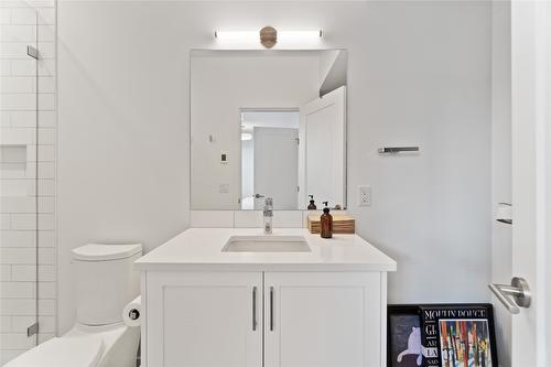 1-105 Predator Ridge Drive, Vernon, BC - Indoor Photo Showing Bathroom