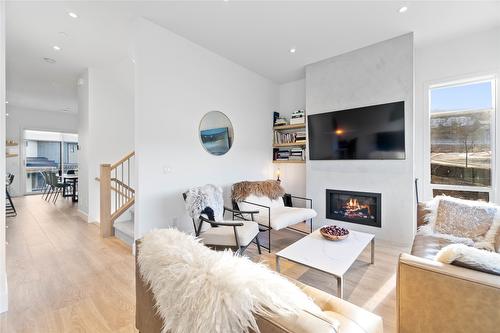 1-105 Predator Ridge Drive, Vernon, BC - Indoor Photo Showing Living Room With Fireplace