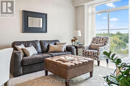 502 - 109 King Avenue E, Clarington, ON - Indoor Photo Showing Living Room