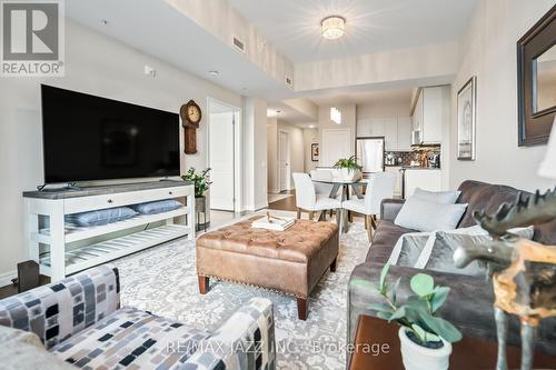 502 - 109 King Avenue E, Clarington, ON - Indoor Photo Showing Living Room