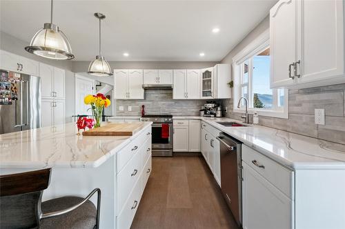 2675 Winifred Road, Naramata, BC - Indoor Photo Showing Kitchen With Upgraded Kitchen
