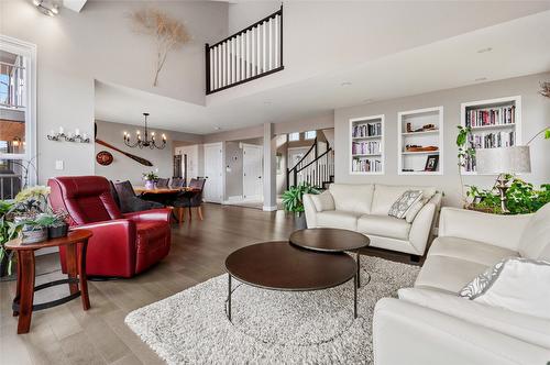 2675 Winifred Road, Naramata, BC - Indoor Photo Showing Living Room