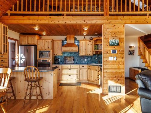 9434 Hodges Road, Vernon, BC - Indoor Photo Showing Kitchen