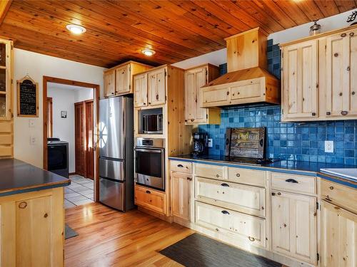 9434 Hodges Road, Vernon, BC - Indoor Photo Showing Kitchen With Stainless Steel Kitchen