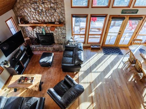 9434 Hodges Road, Vernon, BC - Indoor Photo Showing Living Room With Fireplace