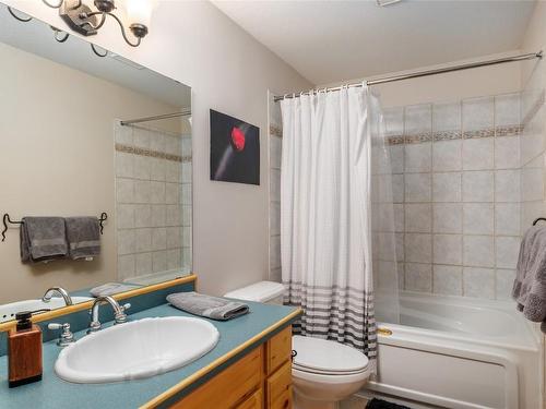 9434 Hodges Road, Vernon, BC - Indoor Photo Showing Bathroom