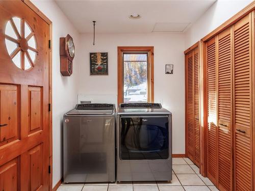 9434 Hodges Road, Vernon, BC - Indoor Photo Showing Laundry Room