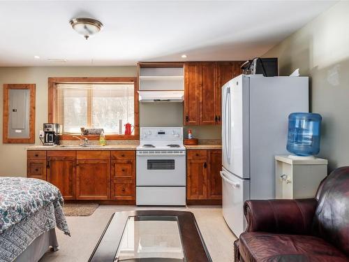 9434 Hodges Road, Vernon, BC - Indoor Photo Showing Kitchen