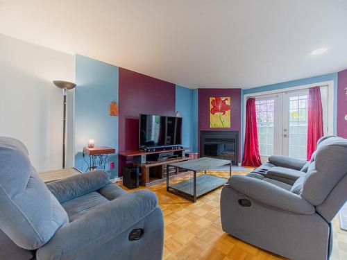 Living room - 266 Rue De La Futaie, Varennes, QC - Indoor Photo Showing Living Room With Fireplace