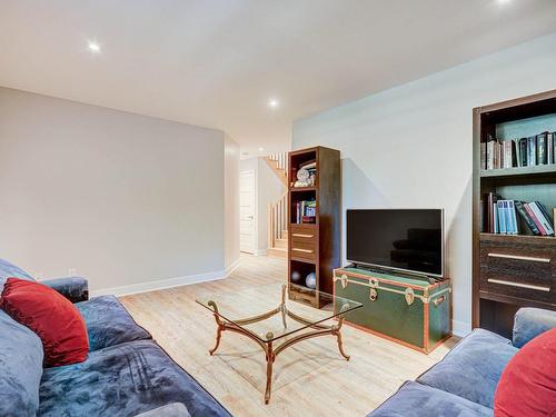 Salle familiale - 48-815 Rue Jean-Deslauriers, Boucherville, QC - Indoor Photo Showing Living Room