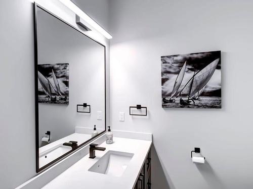 110 Eastside Road, Okanagan Falls, BC - Indoor Photo Showing Bathroom