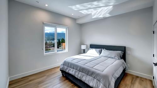 110 Eastside Road, Okanagan Falls, BC - Indoor Photo Showing Bedroom