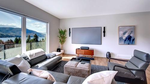 110 Eastside Road, Okanagan Falls, BC - Indoor Photo Showing Living Room