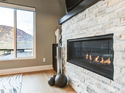 29-2161 Upper Sundance Drive, West Kelowna, BC - Indoor Photo Showing Living Room With Fireplace