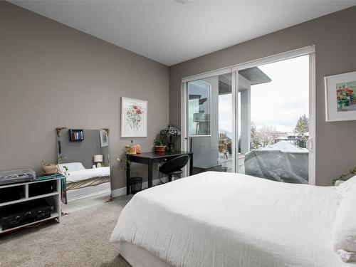 456 Cavell Place, Kelowna, BC - Indoor Photo Showing Bedroom
