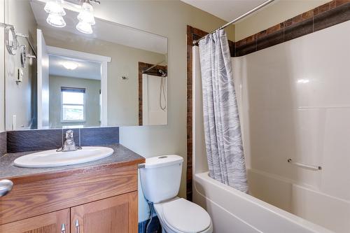 860 Glenwood Avenue, Kelowna, BC - Indoor Photo Showing Bathroom