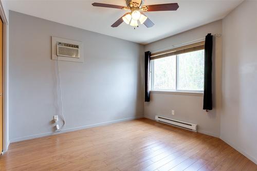 860 Glenwood Avenue, Kelowna, BC - Indoor Photo Showing Other Room