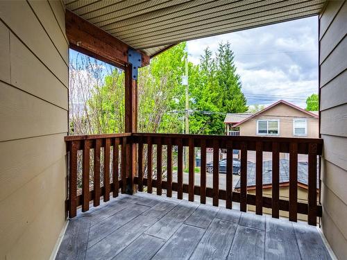 860 Glenwood Avenue, Kelowna, BC - Outdoor With Deck Patio Veranda With Exterior