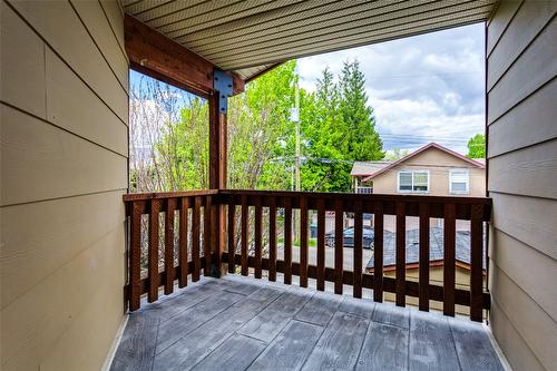 860 Glenwood Avenue, Kelowna, BC - Outdoor With Deck Patio Veranda With Exterior