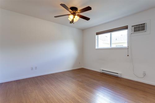 860 Glenwood Avenue, Kelowna, BC - Indoor Photo Showing Other Room