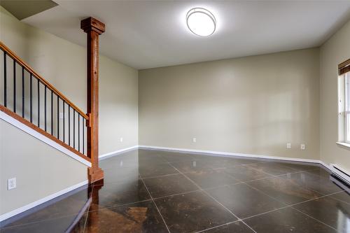 860 Glenwood Avenue, Kelowna, BC - Indoor Photo Showing Other Room