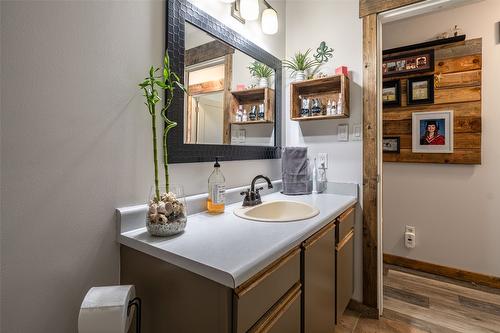 3354 Sidney Crescent, Armstrong, BC - Indoor Photo Showing Bathroom