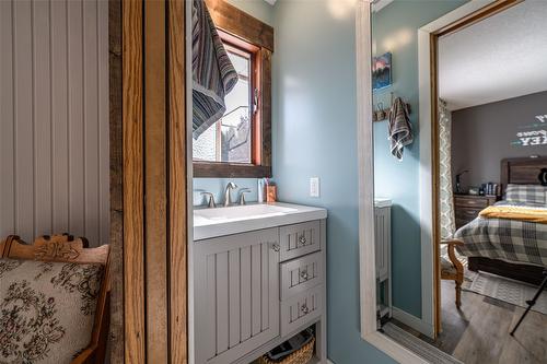 3354 Sidney Crescent, Armstrong, BC - Indoor Photo Showing Bathroom