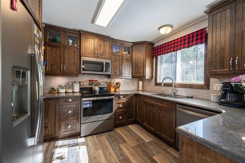 3354 Sidney Crescent, Armstrong, BC - Indoor Photo Showing Kitchen With Double Sink