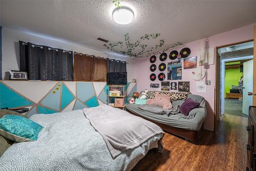 3354 Sidney Crescent, Armstrong, BC - Indoor Photo Showing Bedroom