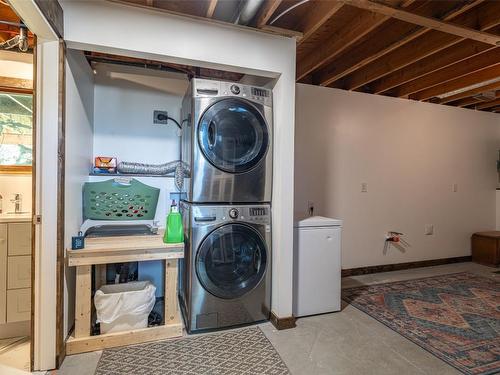 3354 Sidney Crescent, Armstrong, BC - Indoor Photo Showing Laundry Room