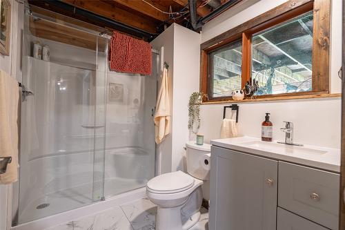 3354 Sidney Crescent, Armstrong, BC - Indoor Photo Showing Bathroom