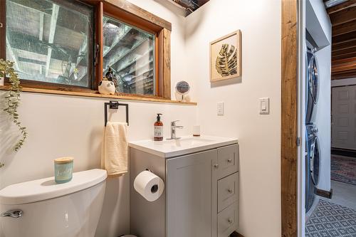 3354 Sidney Crescent, Armstrong, BC - Indoor Photo Showing Bathroom